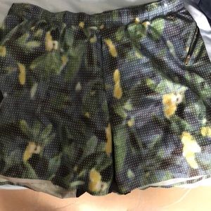 Lululemon men’s shorts.Excellent condition